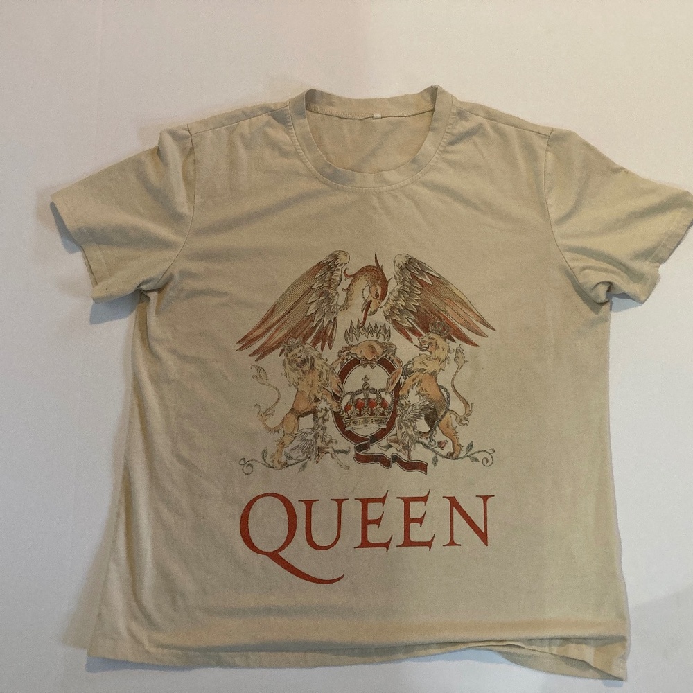 Queen Y2K Style Graphic T- Unbranded-Pre Owned -XL
